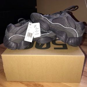 Yeezy 500 utility black